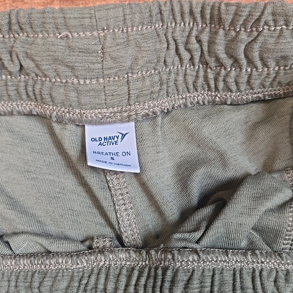 Old Navy Breath On Shorts – Bundle of 2, Small, Mauve Pink & Army Green - Picture 4 of 5
